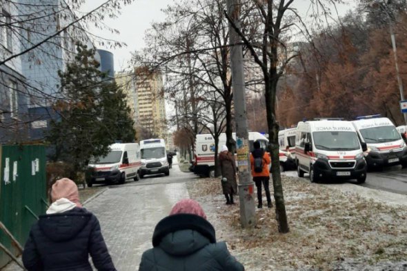 В Киеве заметили очереди "скорых" возле травмпункт