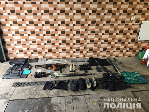 На Київщині озброєна банда напала на родину підприємця. 