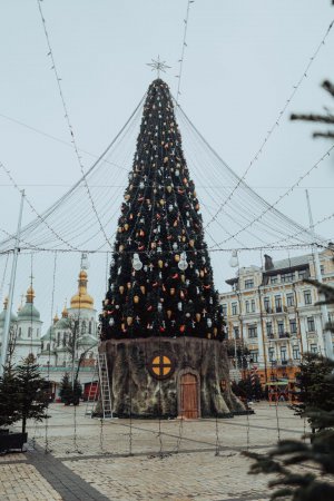 Киев активно готовится к новогодним праздникам