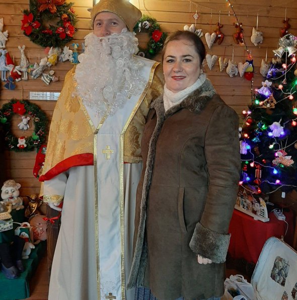 Голова ГО "Команда небайдужих" Наталія Гранчак разом із виконавцем ролі Миколая Іваном Чабаном