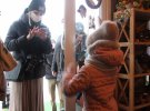 В Полтаве заработал волонтерский проект -  домик Святого Николая. Детям бесплатно раздают сладкие подарки