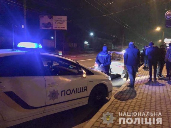 На Івано-Франківщині поліцейські викрили шахраїв, які під виглядом соціальних працівників грабували літніх людей