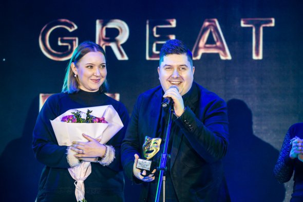 Директор-художественный руководитель Театра на Левом берегу Стас Жирков и главный режиссер Тамара Трунова получили две премии "ГРА" на церемонии награждения