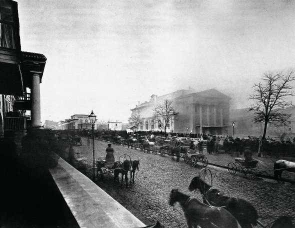 Одеський міський театр згорів 2 січня 1873 року. Спалахнув газ у нічному годиннику. У будівлі з 1840-х проводили різдвяні бали