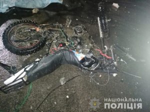 На Закарпатье мотоцикл въехал в грузовик, погибли два человека. Фото: Нацполиция