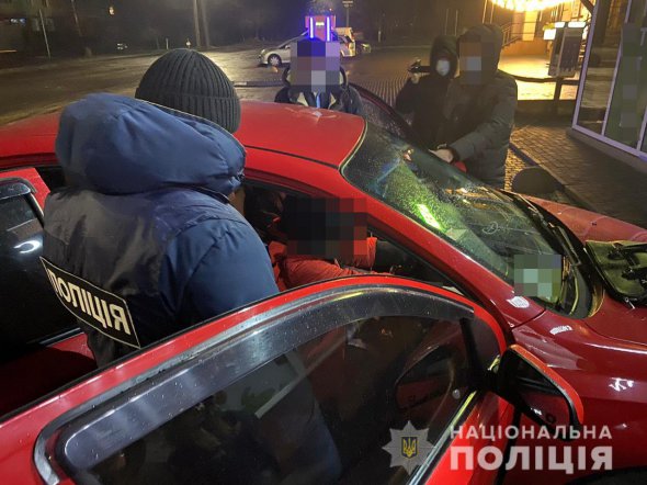 На Рівненщині затримали  24-річну сутенерку, яка налогодила схему організації проституції   на території 2-х  областей