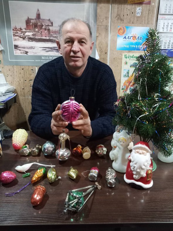 Ігор Байдак колекціонує новорічні іграшки 3 роки. Зібрав їх понад 2 тисячі