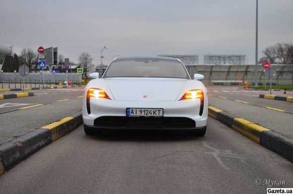 Porsche Taycan встановив новий рекорд Гіннеса™ за найдовший дрифт на електромобілі.