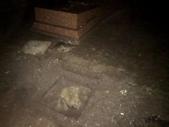 Біля могили агента НКВС Миколи Кузнєцова у Львові виявили підкоп. Фото: zaxid.net