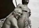 Французький актор і продюсер 54-річний Венсаль Кассель  поділився інтимними кадрами  з  дружиною 23-річною Тіною Кунакі.  Новий рік закохані зустріли на безлюдному острові у Бразилії – Кагаррасі