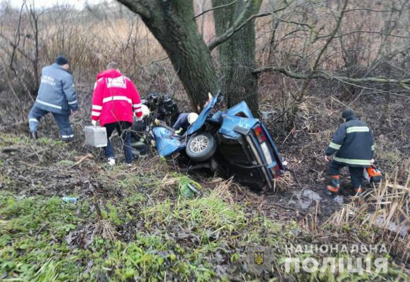 В Житомирской области 4 друзей в возрасте от 20 до 35 лет разбились на автомобиле ВАЗ-2107