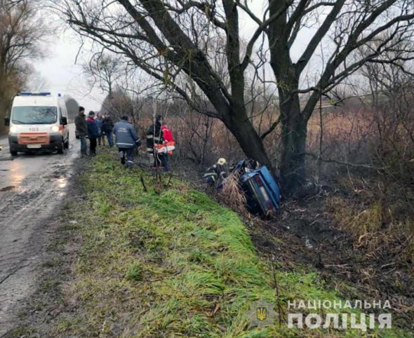 Водій і один із  пасажирів загинули на місці. Ще один - помер у лікарні