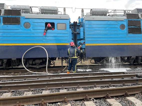 На Ровенщине во время движения загорелось в электропоезде сообщением Николаев - Ивано-Франковск - Рахов