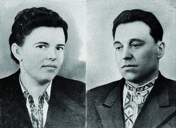 Бывший стрелок УПА Степан Бакунец с женой Анной Корень. Она была связной.  Познакомились на Колыме, где оба отбывали наказание.  Поженились в 1952-м.  Вместе воспитывали двух дочерей.  Анна Корень умерла в 1993 году.