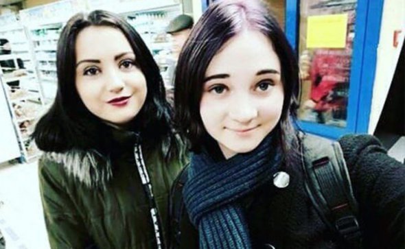Подруги 16-річна Марія Каминіна і 19-річна Єва Лисенко зникли в Києві 2 січня торік. Їхні тіла знайшли в орендованій квартирі на Подолі за 2 дні
