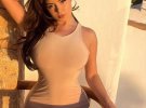 Британская модель 25-летняя Деми Роуз не устает радовать фолловеров откровенными снимками и сексуальными образами