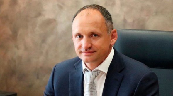 У справі розкрадання державних коштів слідчі вважають Олега Татарова (на фото) посередником між забудовником Максимом Микитасем і заступником директора експертно-криміналістичного центру МВС України Костянтином Дубоносом, який отримав хабар