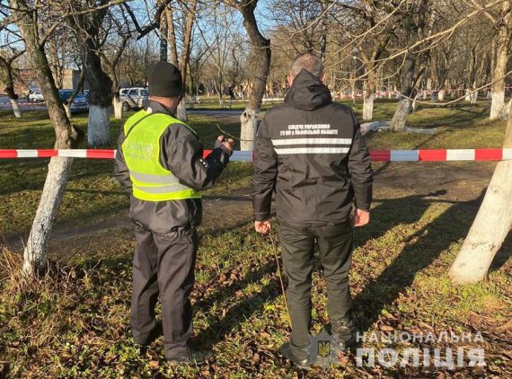 Тело мужчины нашли в парковой зоне