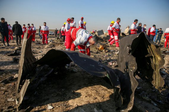 Літак Boeing 737-800 авіакомпанії "МАУ" розбився поблизу міжнародного аеропорту Імама Хоменеї в Тегерані. Загинули 167 пасажирів та 9 членів екіпажу