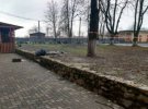 На Рівненщині розшукують 34-річного Рустама Тошова, якого підозрюють у вбивстві 23-річного чоловіка біля нічного клубу. При собі може мати автомат Калашникова