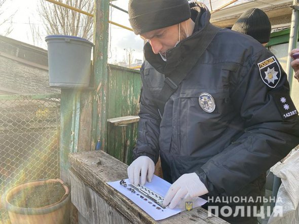 За попередніми висновками спеціалістів, вибухнула граната РГД-5.  Слідчі відпрацьовують версії трагедії