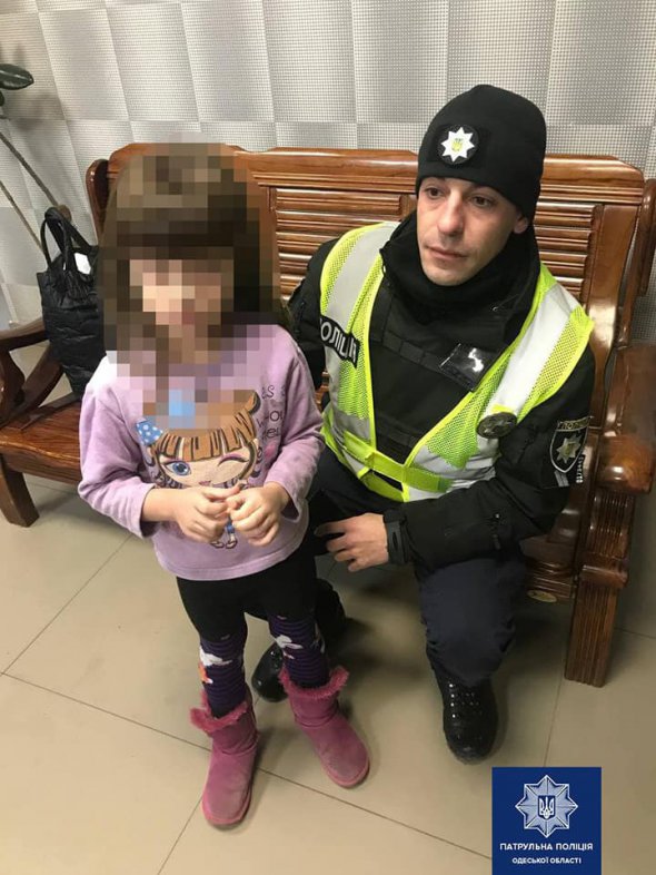 4-летняя девочка сбежала из интерната, чтобы найти свою мать