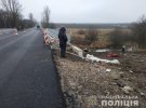 В Винницкой области ВАЗ 2105 врезался в бетонную конструкцию моста и влетел в реку. Травмировались 5 человек.