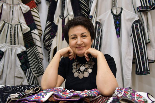 Етнографиня Роксолана Шимчук в свий коллекции имеет одежду из всей Украины