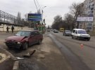 У Новомосковську  зіткнулися Daewoo Nexia і Volkswagen Polo. Останній  відлетів на тротуар і скалічив 3-річну дівчинку. Вона загинула