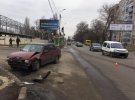 В Новомосковске столкнулись Daewoo Nexia и Volkswagen Polo. Последний отлетел на тротуар и покалечил 3-летнюю девочку. Она погибла