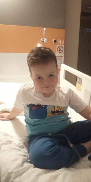 6-летний Максим Кравченко из села Чапаевка Таращанского района Киевской области более четырех лет борется с лейкозом. 