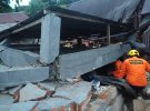 В Індонезії в результаті сильного землетрусу на острові Сулавесі загинули 7 людей. Ще  сотні отримали поранення