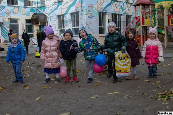 В Одессе в религиозной общине "Хабад" действует собственная сеть частных учебно-воспитательных комплексов. Здесь могут учиться не только местные дети, но и из других городов Украины. С детского сада учат 4 языка
