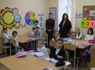 В Одесі у релігійній спільноті "Хабад" діє власна мережа приватних навчально-вихованих комплексів. Тут можуть навчатися не тільки місцеві діти, а й з інших міст України. З дитячого садка вчать 4 мови