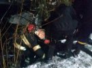На Хмельниччині двоє товаришів 25 та 32 років   провалилися під лід.  Молодшого не врятували