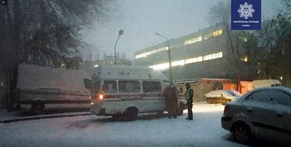 Патрульные Евгений Даценко и Артем Шкоденко почти 30 мин уговаривали мужчину снять веревку