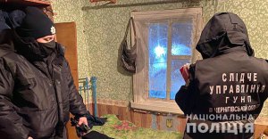 На Черниговщине погиб 2-летний мальчик. Он задушился, забравшись за диван