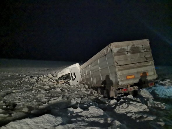 На кіровоградщині фура заїхала у водосховище