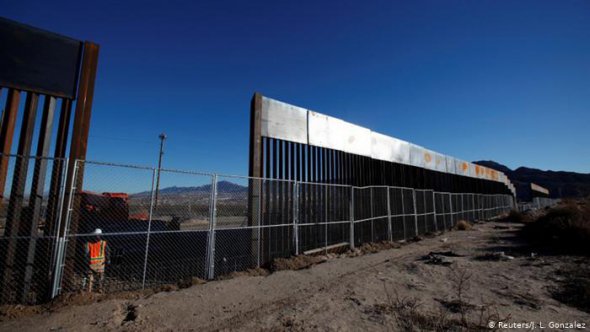 Частина стіни на кордоні з Мексикою.