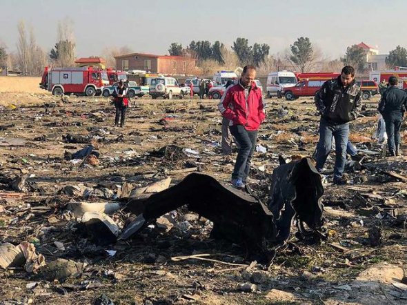 Уламки украинского самолета, который сбил Иран вблизи Тегерана.