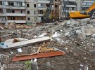 7 месяцев назад мощный взрыв разрушил часть 10-этажки на ул. Соломии Крушельницкой, 1/5 в Киеве. Дом демонтируют