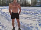 Андрій Козак вже другу зиму обходиться без верхнього одягу.