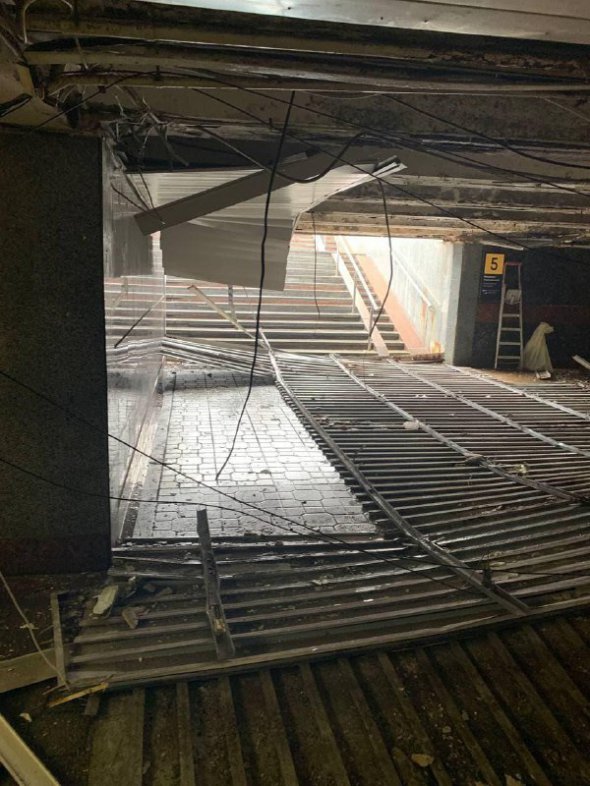Потолок обрушился в подземном переходе на майдане Независимости