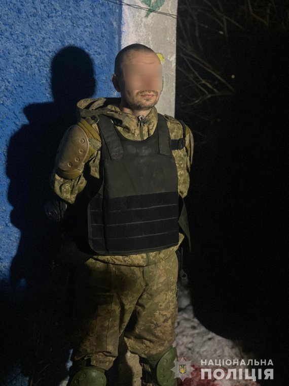 На Николаевщине 36-летний мужчина, нанес ножевые ранения своему отцу. А потом открыл огонь в полицейских