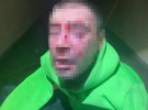 В Одесі патрульні затримали агресивного чоловіка, який трощив під'їзд і погрожував мечем