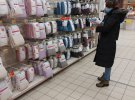 Украинцы рассказали, почему кастрюли на вес дешевле и почему здесь не выгодно покупать постельные наборы