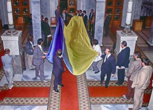 Внесение флага Украины в стены Верховной Рады 24 августа 1991