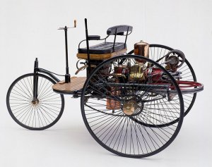 Benz Patent-Motorwagen перший у світі автомобіль з двигуном внутрішнього згорання