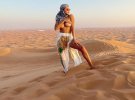 Бразильская модель Луана Сандей устроила откровенную фотосессию в пустыне Дубая