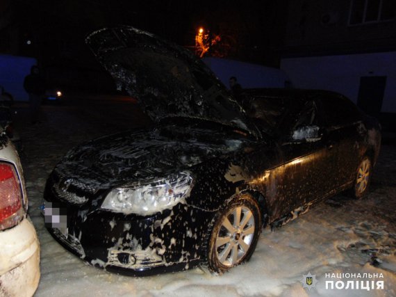 В Николаеве возле дома по пр. Богоявленском в Ингульском районе 29 января ночью неизвестные сожгли легковой Chevrolet Epica